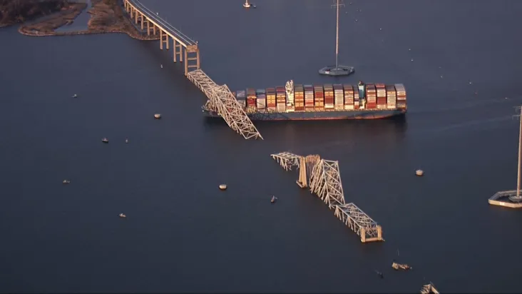 Tudo o que se sabe sobre a colisão de cargueiro com ponte nos EUA